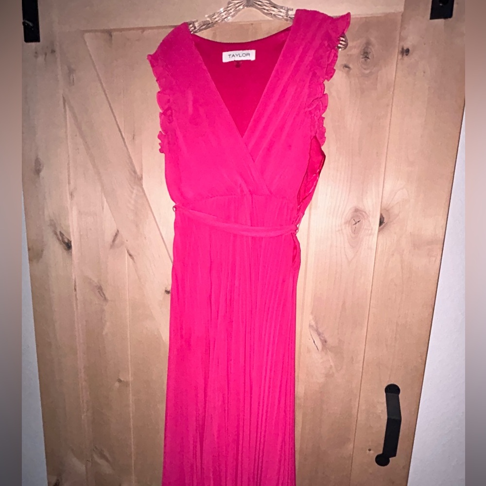 TAYLOR Women's Berry Red Midi dress